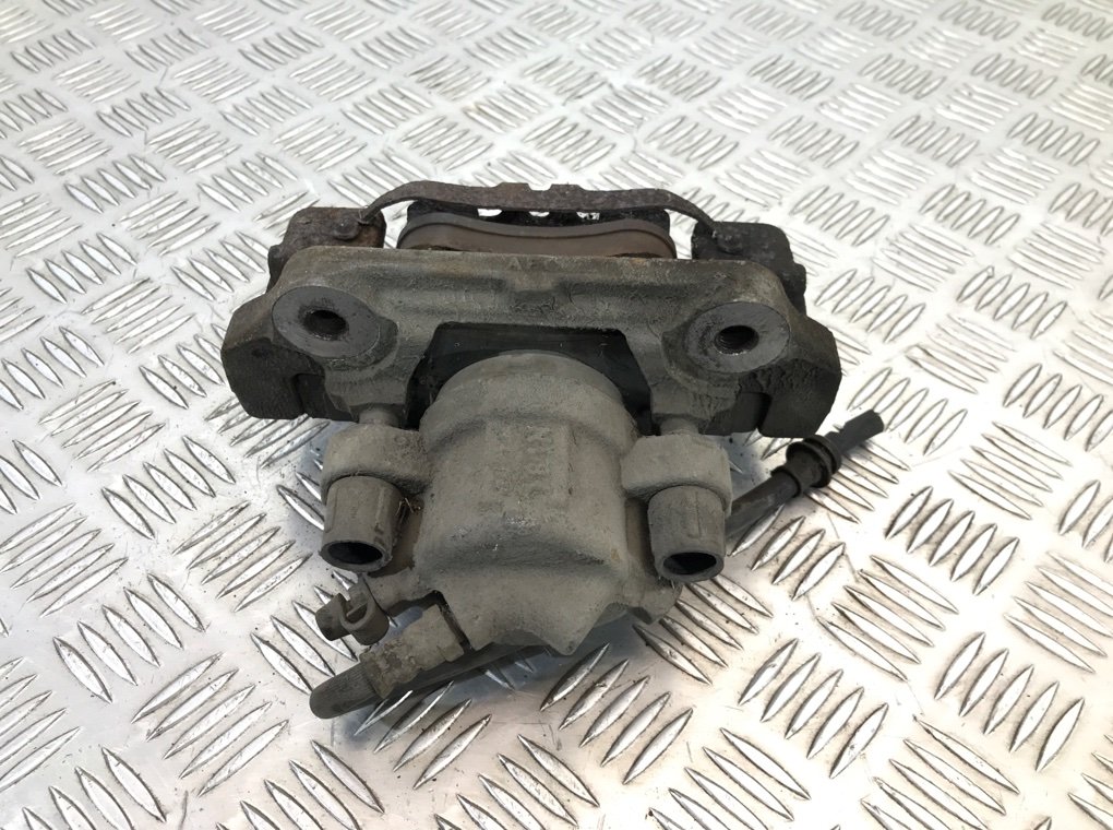 Суппорт передний левый бу для BMW 1 F20/F21 2.0 D,  2011 г.