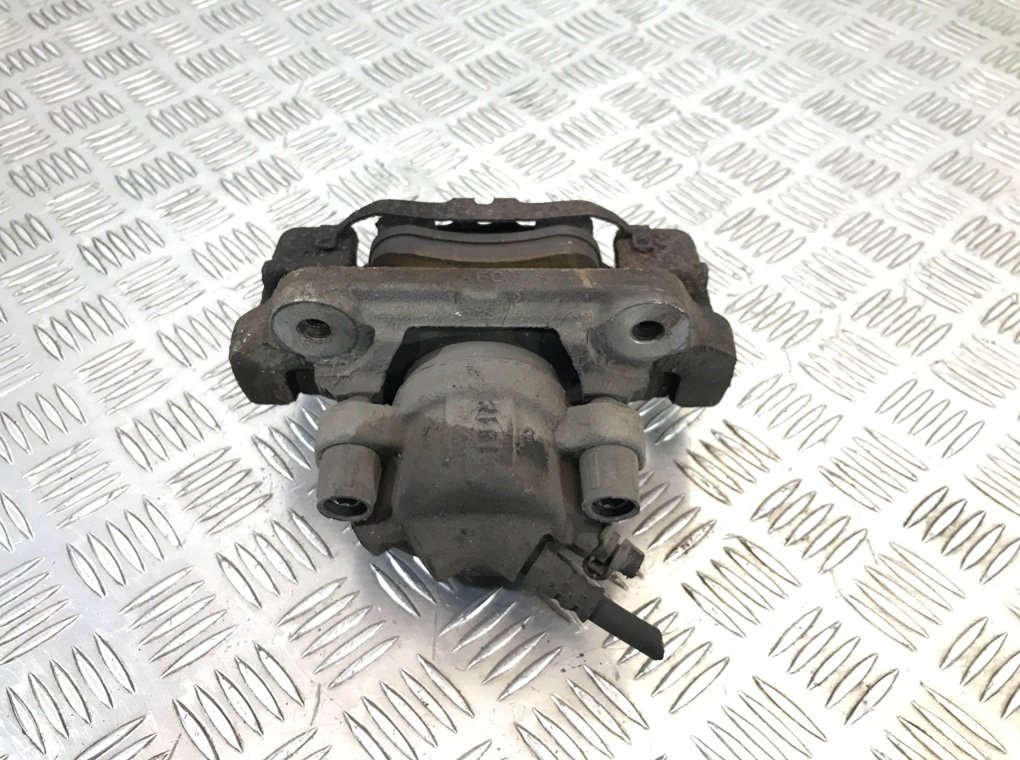 Суппорт передний правый бу для BMW 1 F20/F21 2.0 D,  2011 г.