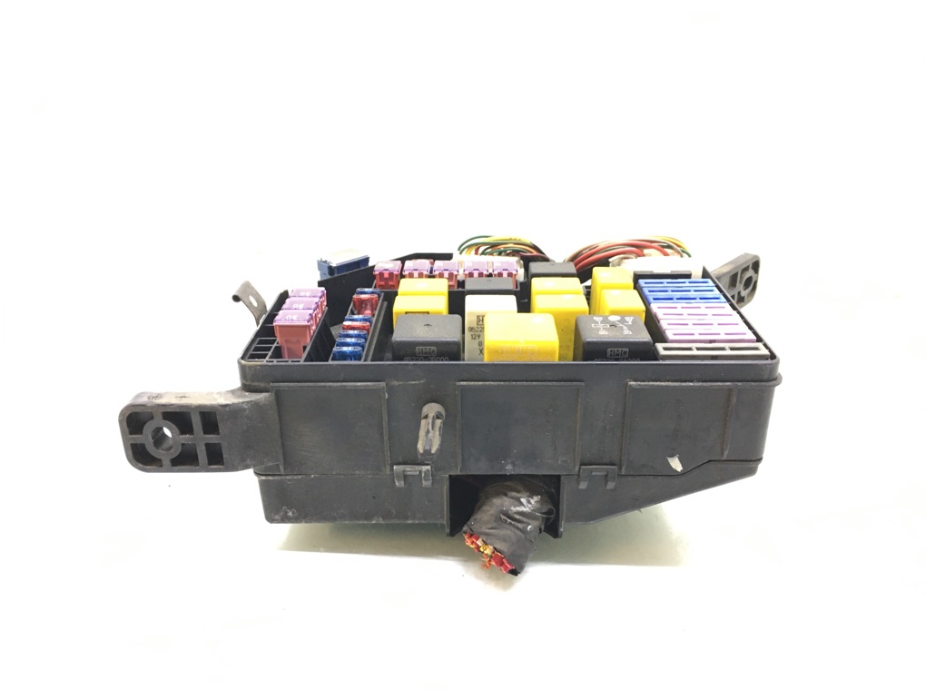 Блок предохранителей бу для Hyundai Coupe 2.0i, 2002 г. Блок предохранителей бу для Hyundai Coupe 2.0i, 2002 г.