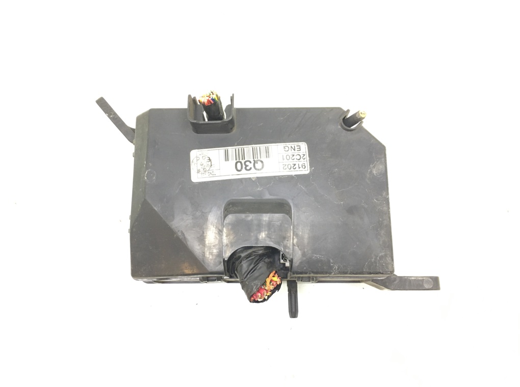 Блок предохранителей бу для Hyundai Coupe 2.0i, 2002 г. Блок предохранителей бу для Hyundai Coupe 2.0i, 2002 г.