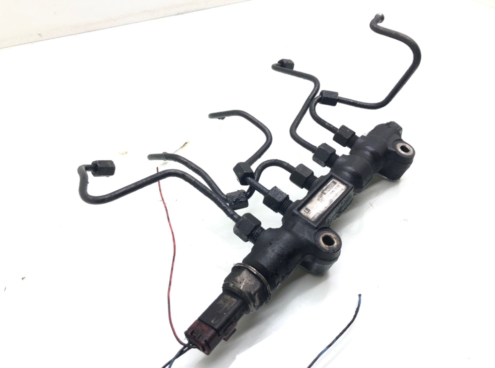 Топливная рампа бу для Peugeot 206 1.4 HDi, 2006 г. Топливная рампа бу для Peugeot 206 1.4 HDi, 2006 г.