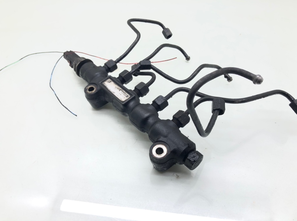 Топливная рампа бу для Peugeot 206 1.4 HDi, 2006 г. Топливная рампа бу для Peugeot 206 1.4 HDi, 2006 г.