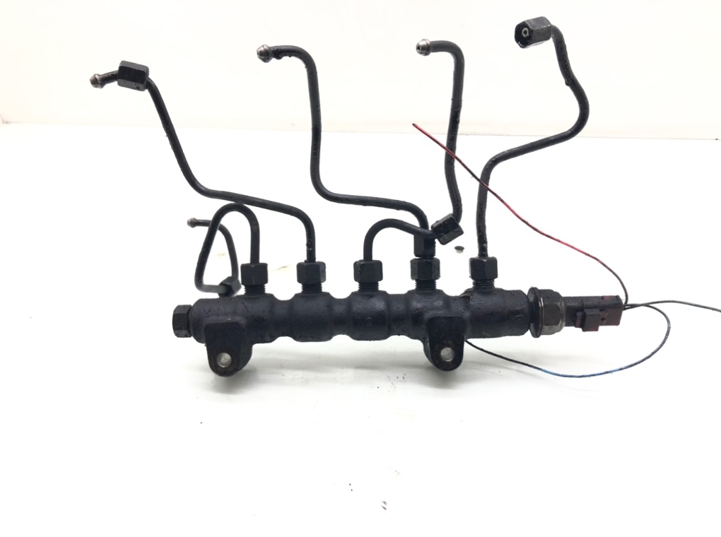 Топливная рампа бу для Peugeot 206 1.4 HDi, 2006 г. Топливная рампа бу для Peugeot 206 1.4 HDi, 2006 г.