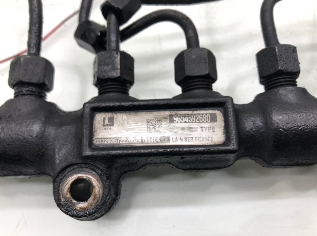 Топливная рампа бу для Peugeot 206 1.4 HDi, 2006 г. Топливная рампа бу для Peugeot 206 1.4 HDi, 2006 г.