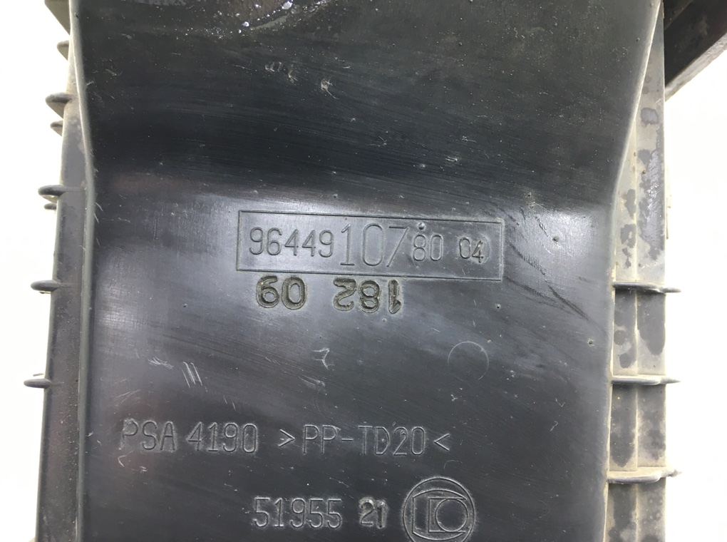 Корпус воздушного фильтра бу для Citroen C5 2.0 HDi, 2010 г. Корпус воздушного фильтра бу для Citroen C5 2.0 HDi, 2010 г.