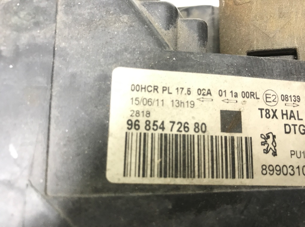 Фара правая бу для Peugeot 3008  1.6 HDi,  2011 г.