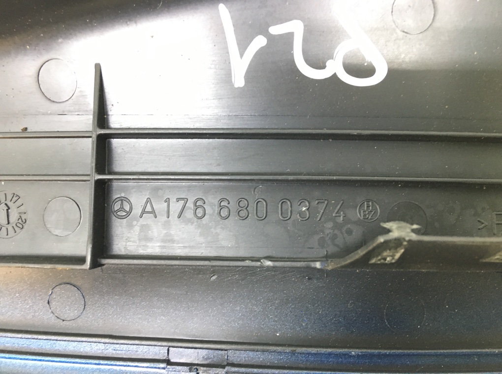 Накладка на порог бу для Mercedes A W176 2.2 CDi,  2016 г.