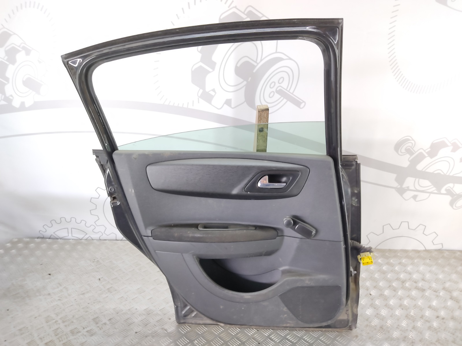 Дверь задняя левая бу для Citroen C4  1.6 i,  2005 г.