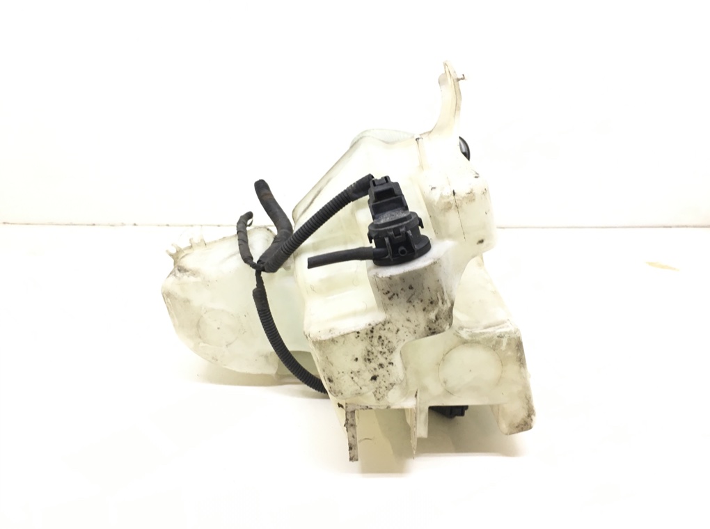 Бачок омывателя бу для Lexus IS 2 2.2 D-4D, 2006 г. Бачок омывателя бу для Lexus IS 2 2.2 D-4D, 2006 г.