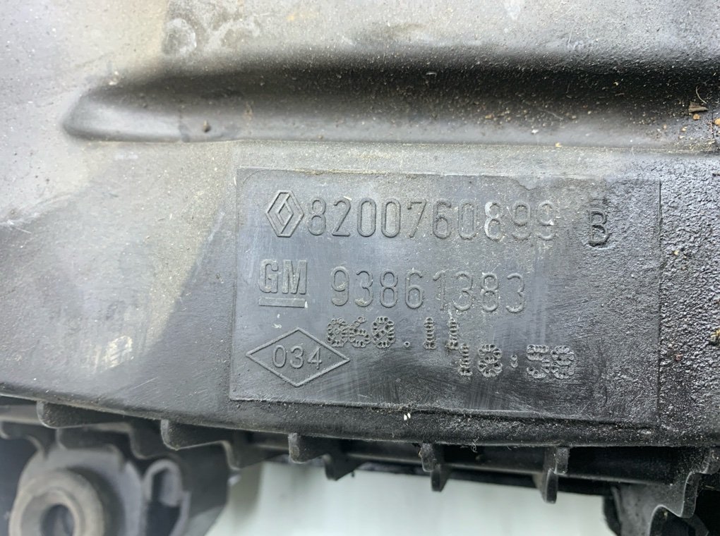 Корпус воздушного фильтра бу для Opel Vivaro  2.0CDTI,  2011 г.