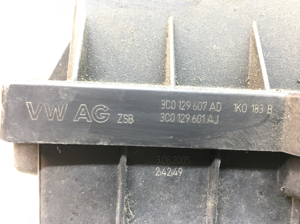 Корпус воздушного фильтра бу для Skoda Octavia A5 1.9 TDi, 2006 г. Корпус воздушного фильтра бу для Skoda Octavia A5 1.9 TDi, 2006 г.