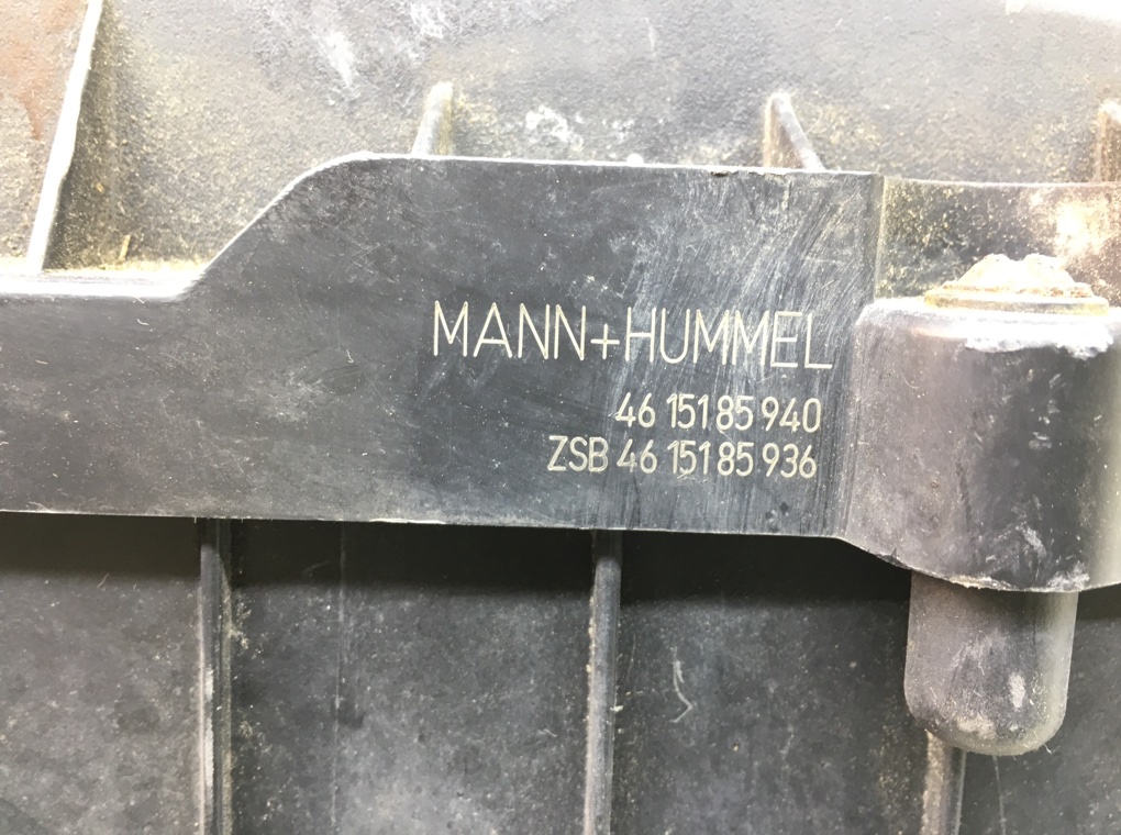 Корпус воздушного фильтра бу для Skoda Octavia A5 1.9 TDi, 2006 г. Корпус воздушного фильтра бу для Skoda Octavia A5 1.9 TDi, 2006 г.