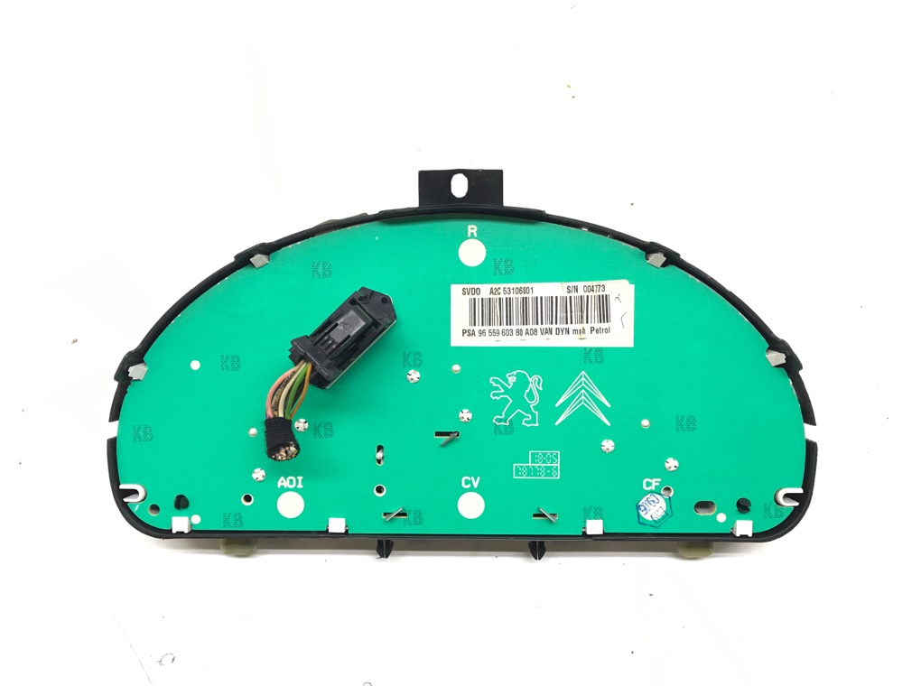 Щиток приборов (приборная панель) бу для Peugeot 1007 1.4 i, 2006 г. Щиток приборов (приборная панель) бу для Peugeot 1007 1.4 i, 2006 г.