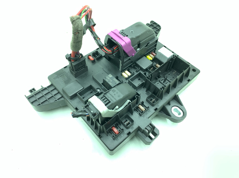 Блок предохранителей бу для Opel Astra J 1.3 CDTi,  2011 г.