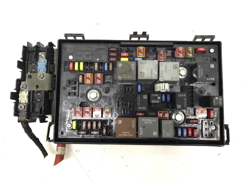 Блок предохранителей бу для Opel Astra J 1.6 i, 2010 г. Блок предохранителей бу для Opel Astra J 1.6 i, 2010 г.