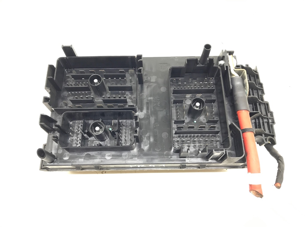 Блок предохранителей бу для Opel Astra J 1.6 i, 2010 г. Блок предохранителей бу для Opel Astra J 1.6 i, 2010 г.