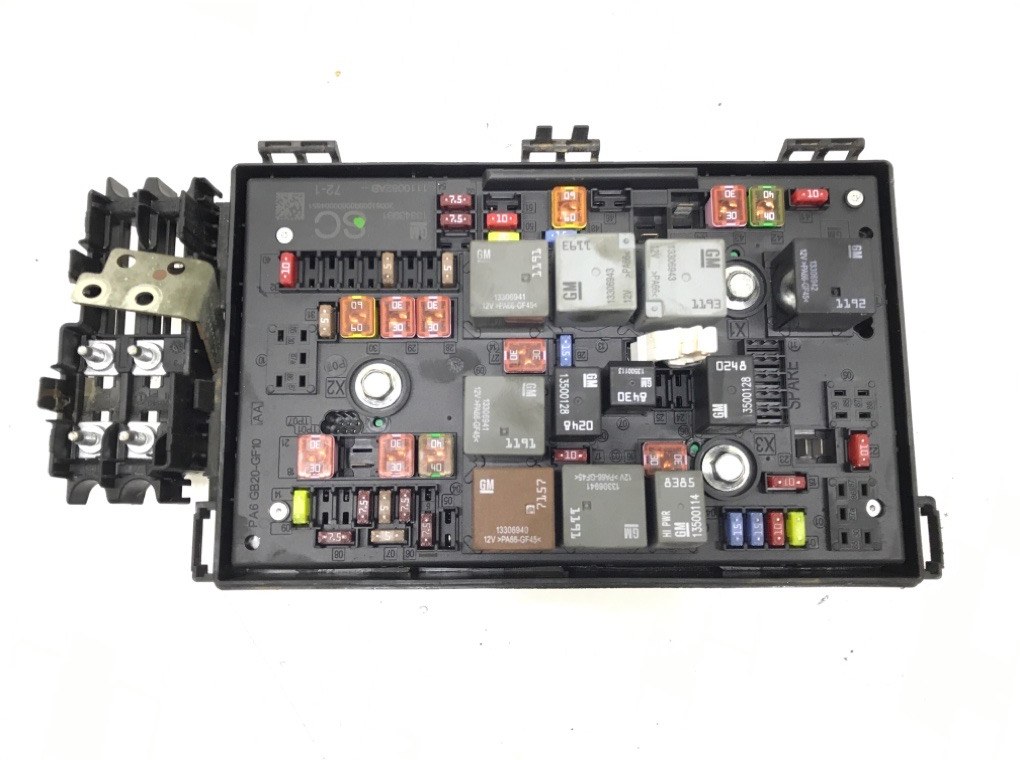 Блок предохранителей бу для Opel Astra J 2.0 CDTi, 2011 г. Блок предохранителей бу для Opel Astra J 2.0 CDTi, 2011 г.