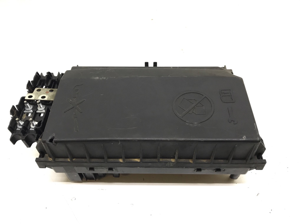 Блок предохранителей бу для Opel Astra J 2.0 CDTi, 2011 г. Блок предохранителей бу для Opel Astra J 2.0 CDTi, 2011 г.