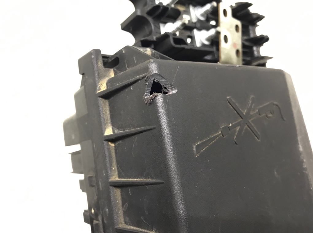 Блок предохранителей бу для Opel Astra J 2.0 CDTi, 2011 г. Блок предохранителей бу для Opel Astra J 2.0 CDTi, 2011 г.