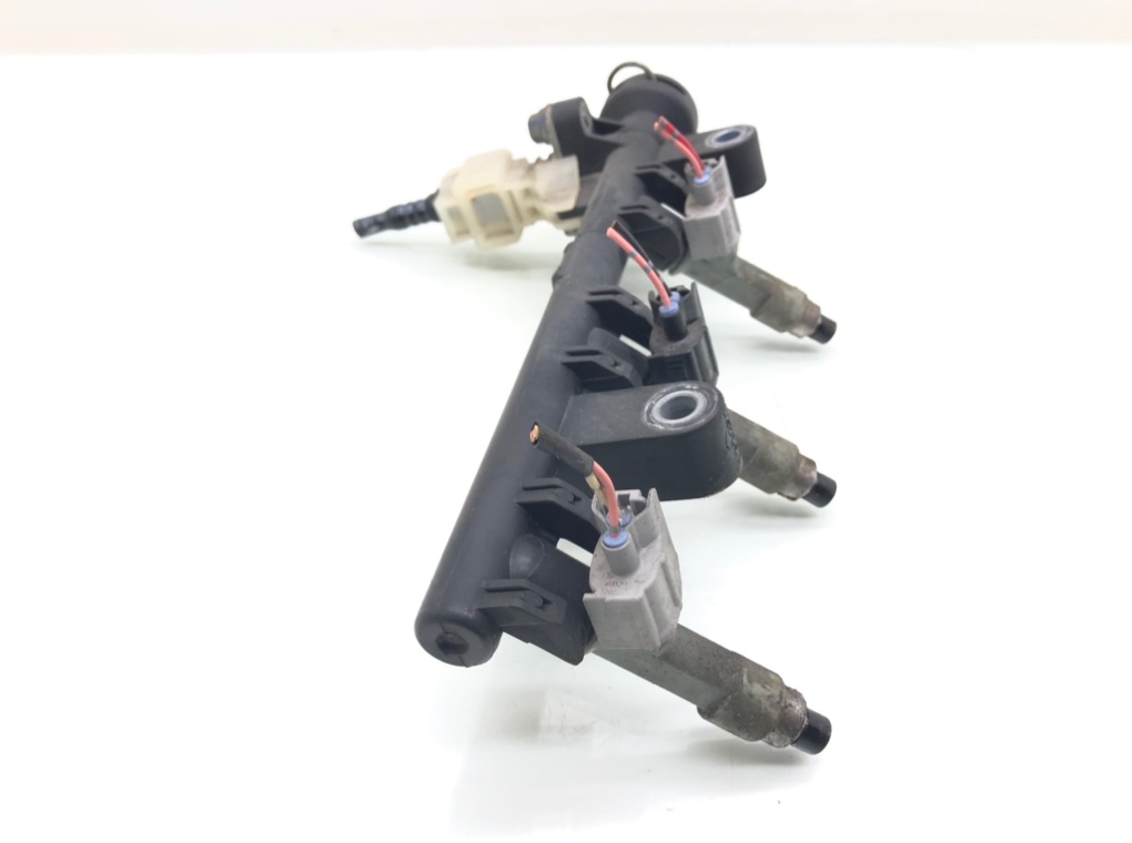 Топливная рампа бу для Peugeot 107  1.0 i,  2005 г.