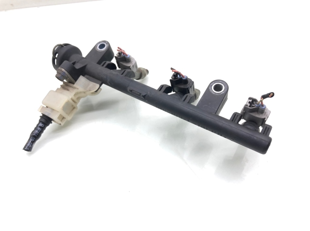 Топливная рампа бу для Peugeot 107  1.0 i,  2005 г.