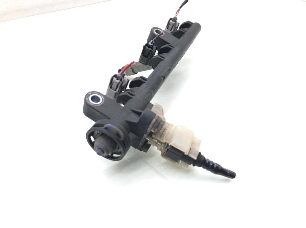 Топливная рампа бу для Peugeot 107  1.0 i,  2005 г.