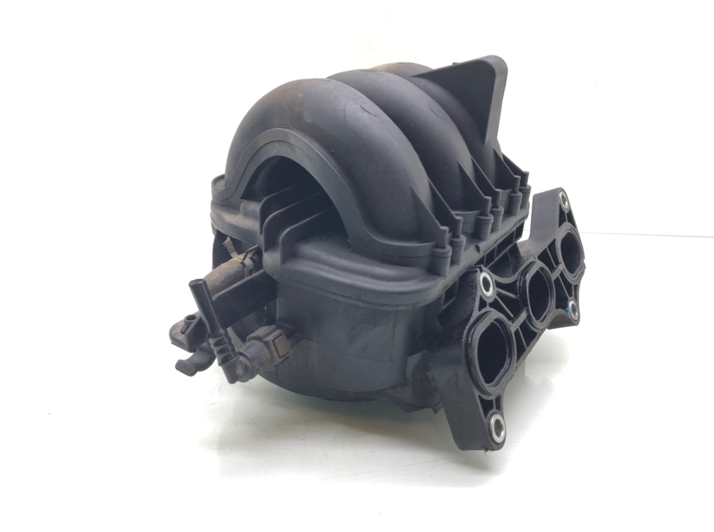 Коллектор впускной бу для Peugeot 107  1.0 i,  2005 г.