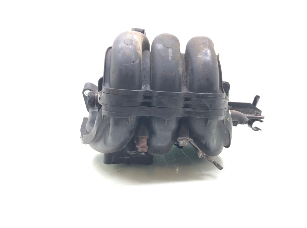 Коллектор впускной бу для Peugeot 107  1.0 i,  2005 г.