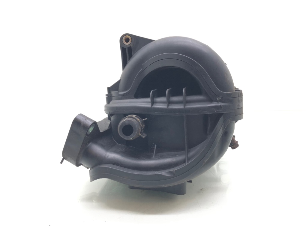 Коллектор впускной бу для Peugeot 107  1.0 i,  2005 г.