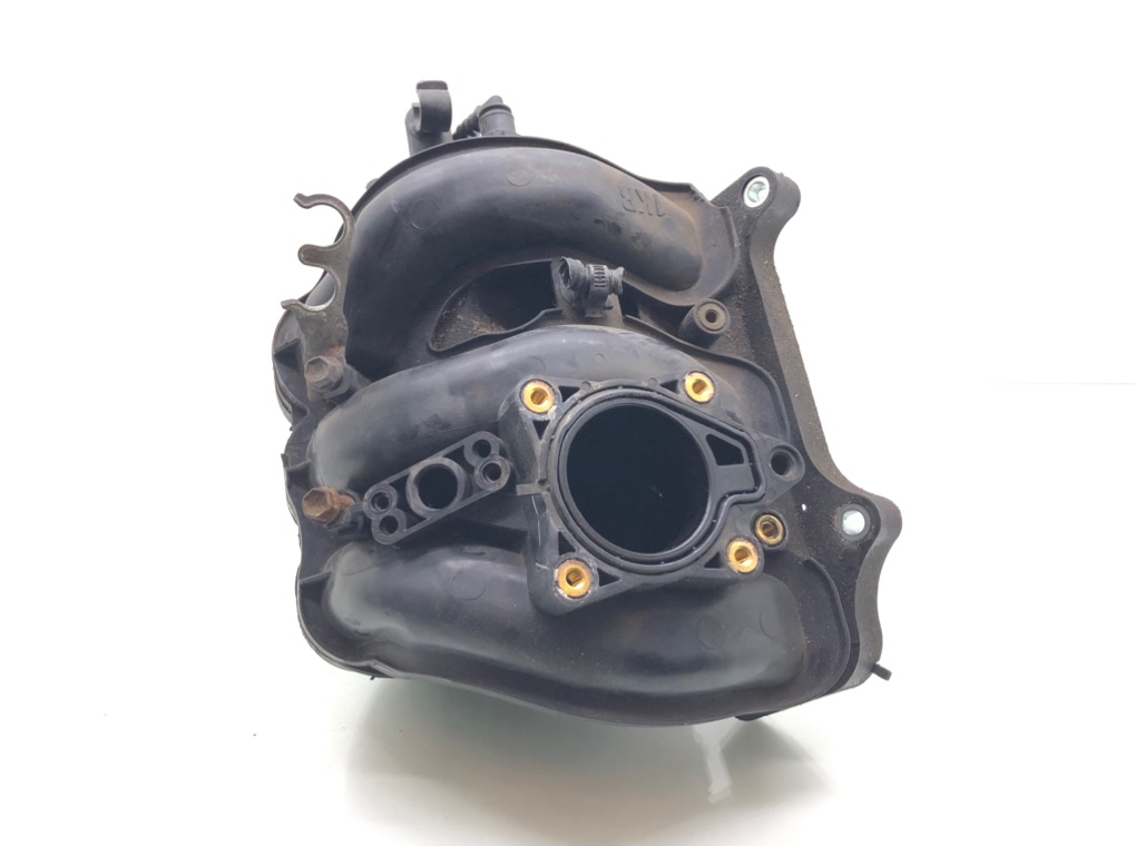 Коллектор впускной бу для Peugeot 107  1.0 i,  2005 г.