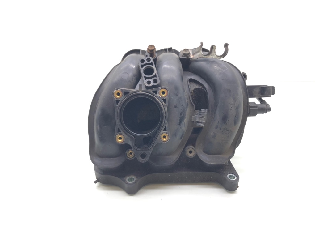 Коллектор впускной бу для Peugeot 107  1.0 i,  2005 г.