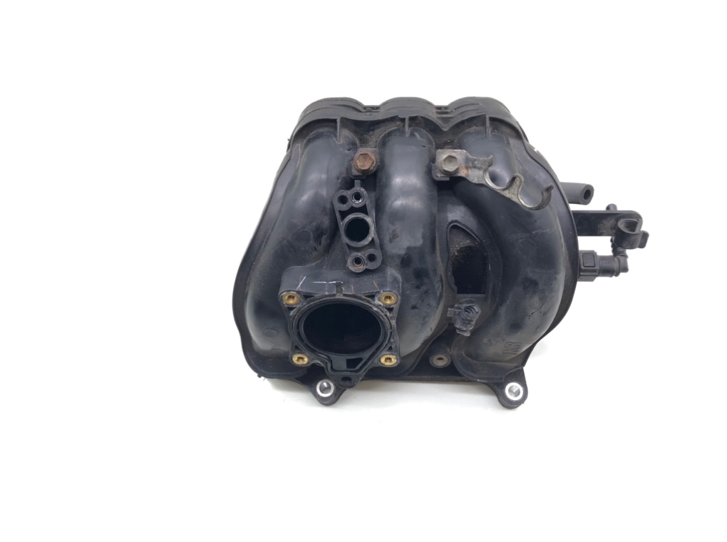 Коллектор впускной бу для Peugeot 107  1.0 i,  2005 г.