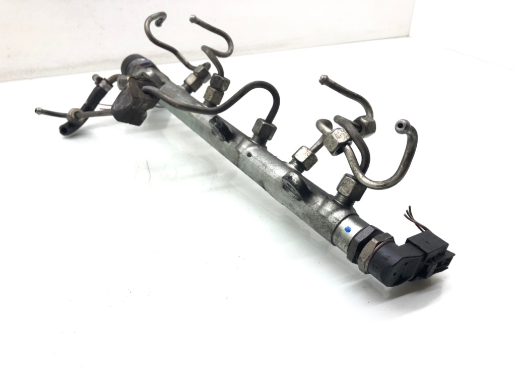 Топливная рампа бу для BMW 1 E87/E81/E82/E88 2.0 TD,  2005 г.