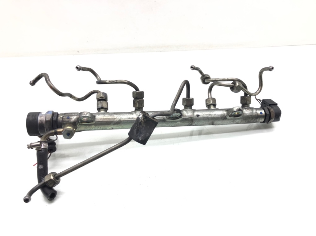 Топливная рампа бу для BMW 1 E87/E81/E82/E88 2.0 TD,  2005 г.