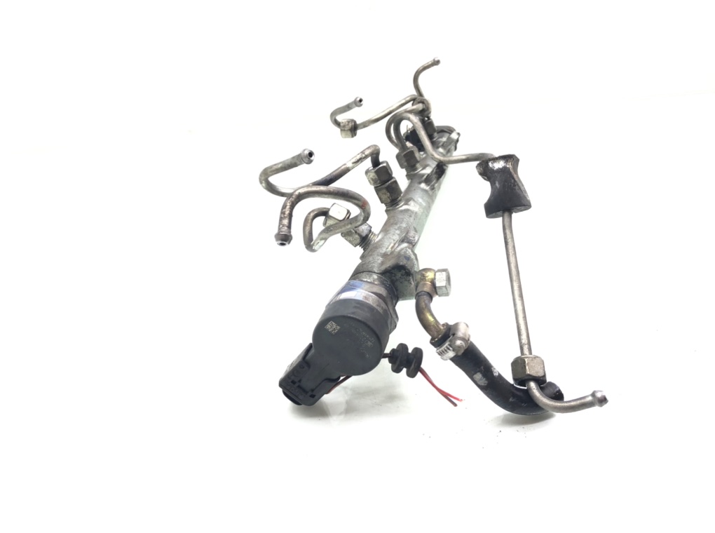 Топливная рампа бу для BMW 1 E87/E81/E82/E88 2.0 TD,  2005 г.