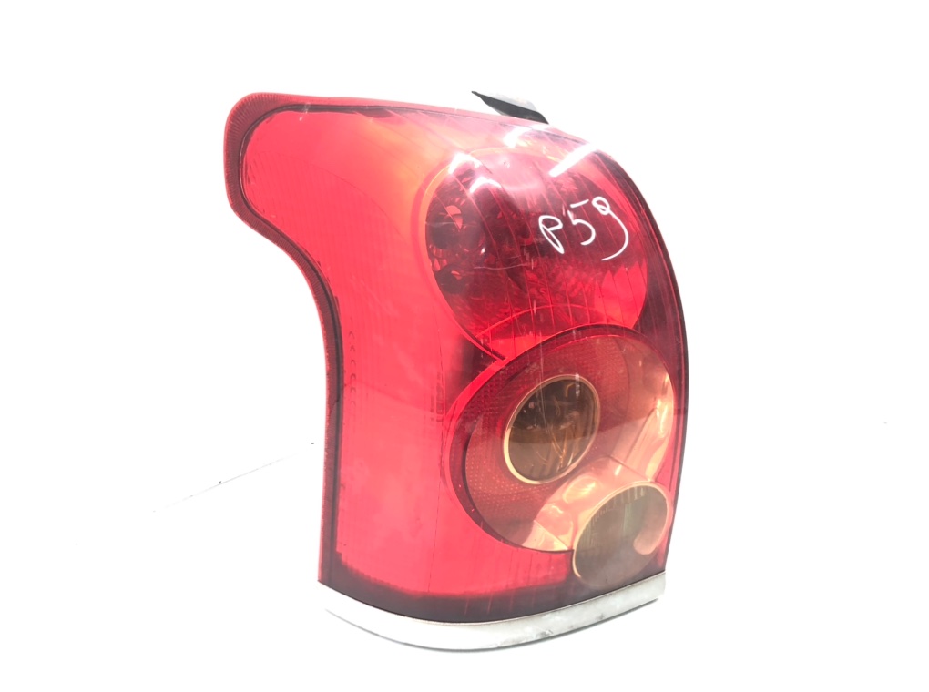 Фонарь задний левый бу для Toyota Avensis  1.8 i,  2004 г.