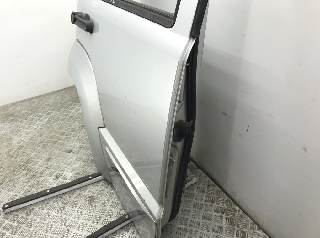 Дверь задняя правая бу для Jeep Liberty  3.7 i,  2008 г.