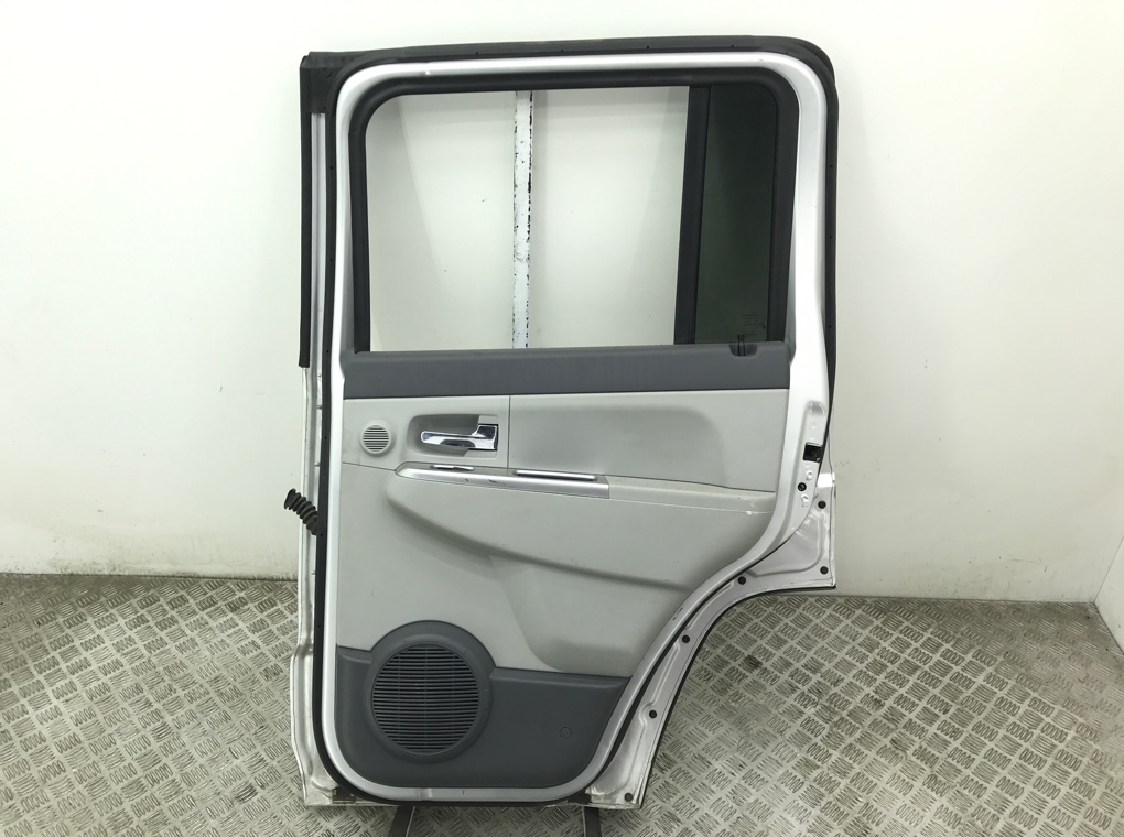 Дверь задняя правая бу для Jeep Liberty  3.7 i,  2008 г.