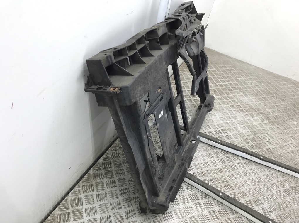 Панель передняя (телевизор) бу для Peugeot 208 1.2 i, 2013 г. Панель передняя (телевизор) бу для Peugeot 208 1.2 i, 2013 г.