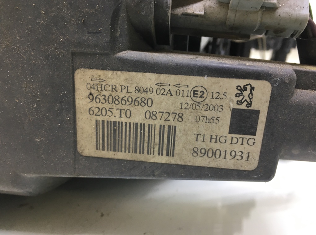 Фара правая бу для Peugeot 206  1.4 i,  2003 г.