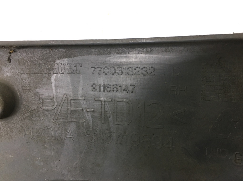 Клык бампера задний правый бу для Opel Vivaro  2.0 CDTi,  2009 г.