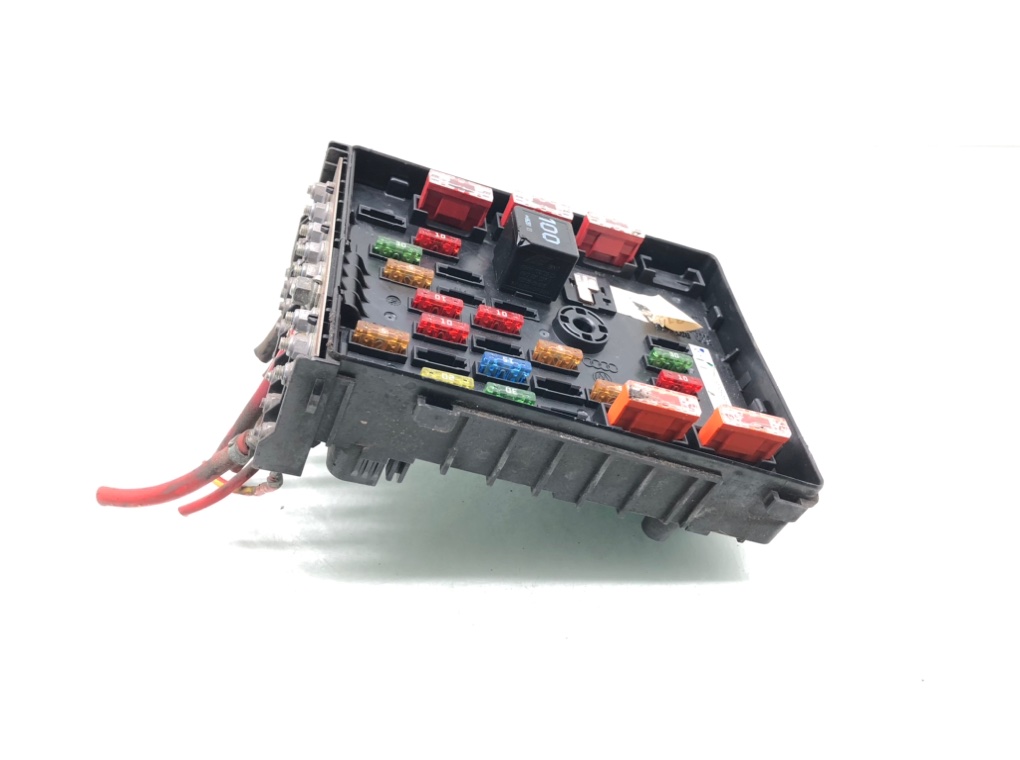 Блок предохранителей бу для Volkswagen Passat B6 1.9 TDi, 2006 г.