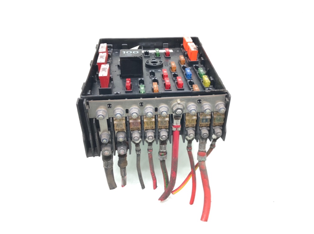 Блок предохранителей бу для Volkswagen Passat B6 1.9 TDi, 2006 г. Блок предохранителей бу для Volkswagen Passat B6 1.9 TDi, 2006 г.