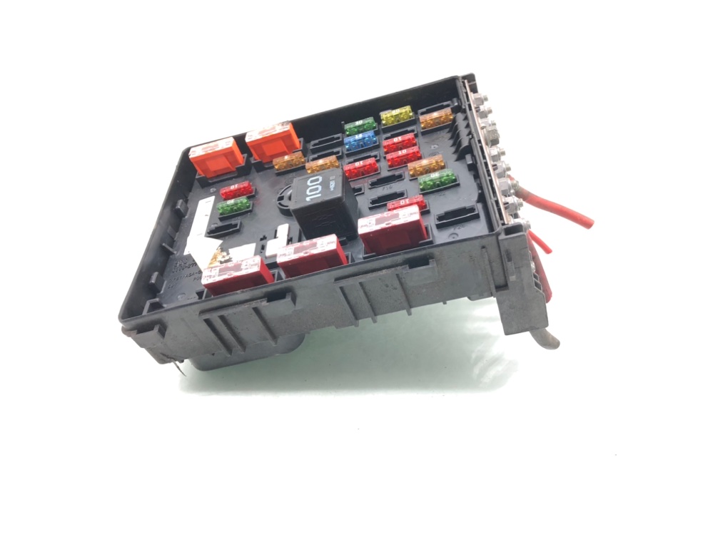 Блок предохранителей бу для Volkswagen Passat B6 1.9 TDi, 2006 г. Блок предохранителей бу для Volkswagen Passat B6 1.9 TDi, 2006 г.