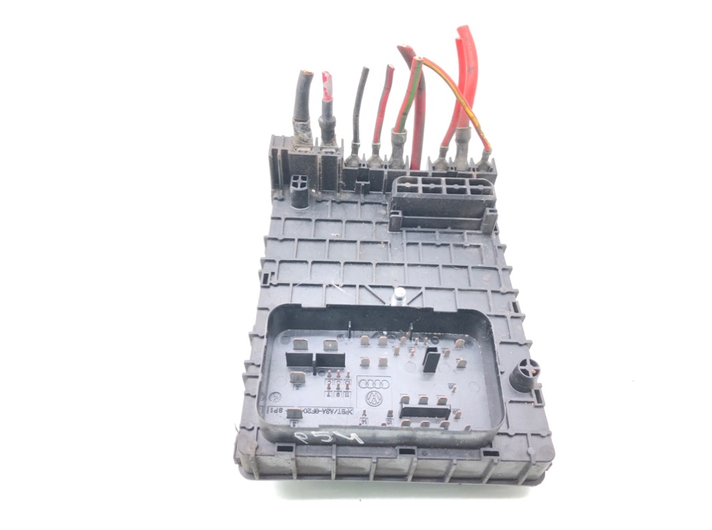 Блок предохранителей бу для Volkswagen Passat B6 1.9 TDi, 2006 г. Блок предохранителей бу для Volkswagen Passat B6 1.9 TDi, 2006 г.