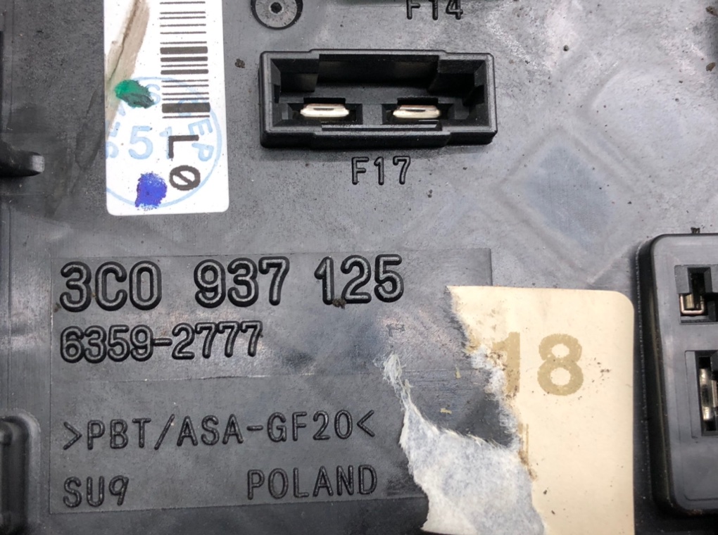 Блок предохранителей бу для Volkswagen Passat B6 1.9 TDi, 2006 г. Блок предохранителей бу для Volkswagen Passat B6 1.9 TDi, 2006 г.