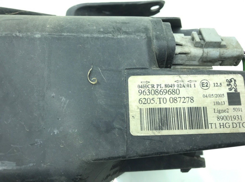 Фара правая бу для Peugeot 206 CC 1.6 i,  2005 г.