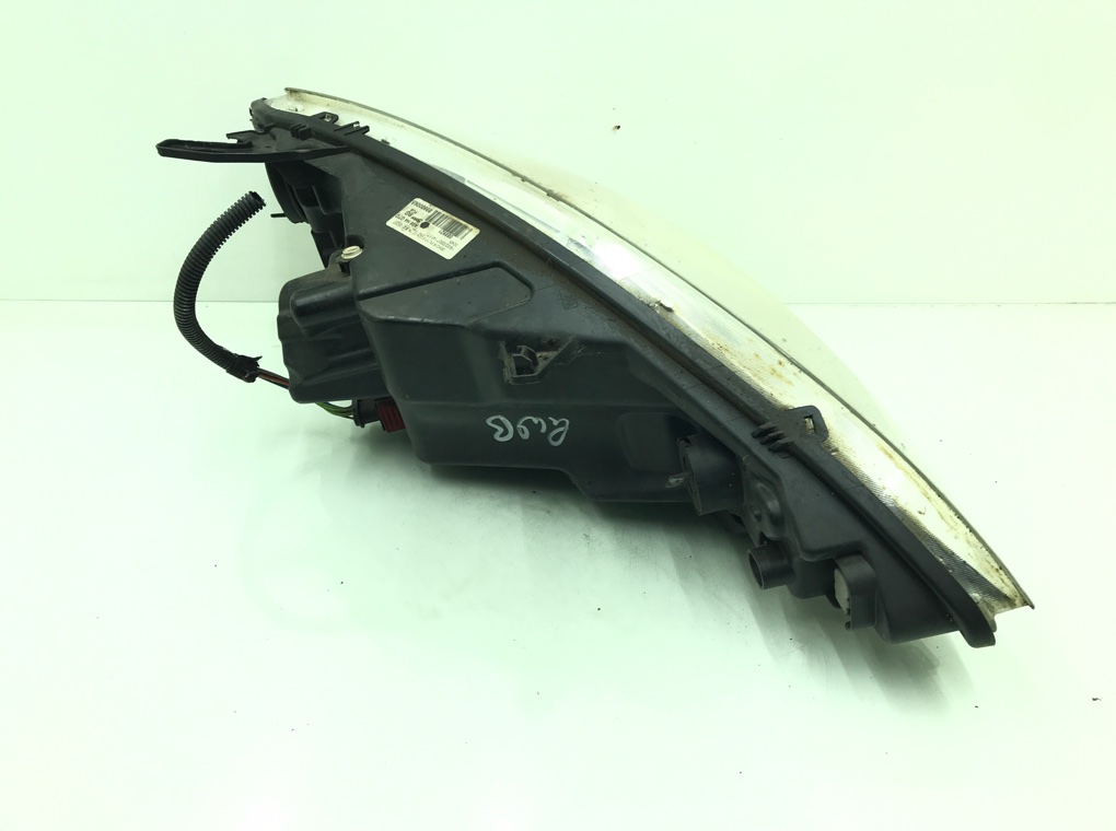 Фара левая бу для Peugeot 1007  1.4 i,  2006 г.