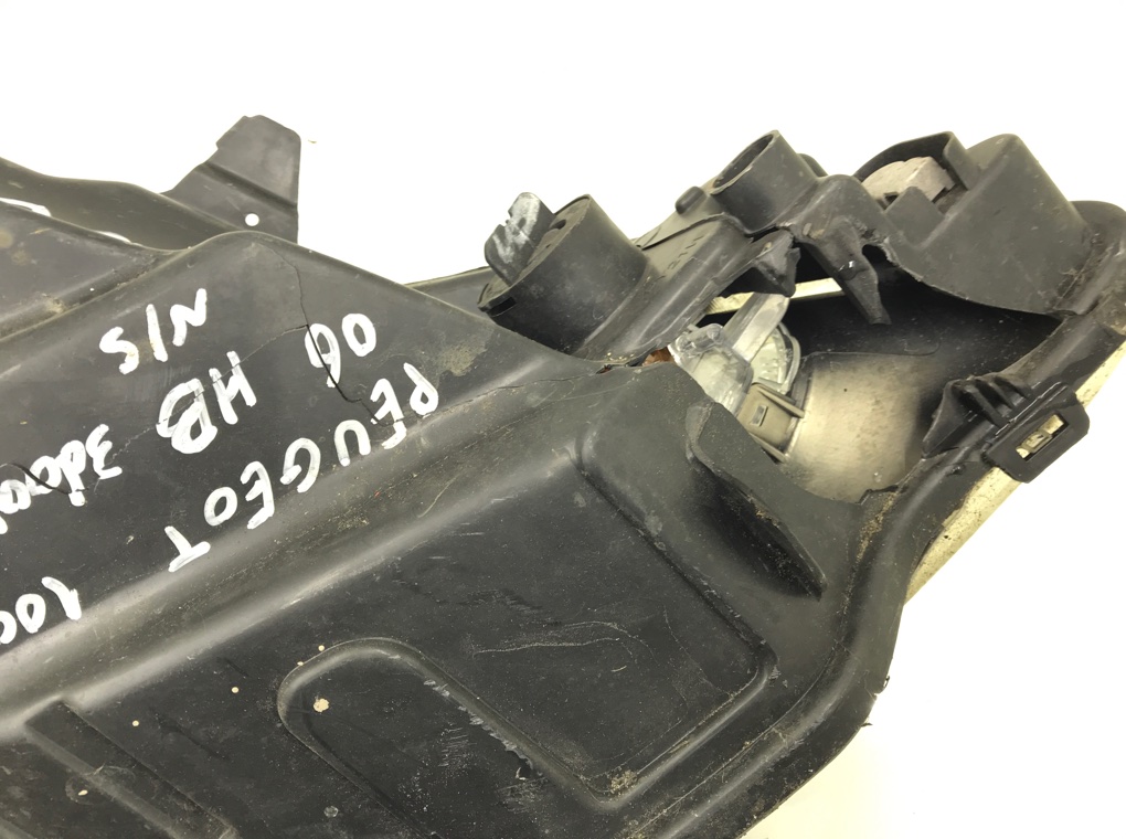 Фара левая бу для Peugeot 1007  1.4 i,  2006 г.