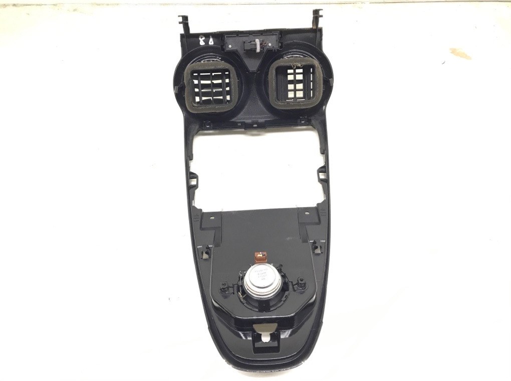 Дефлектор обдува салона бу для Opel Corsa D 1.4 i, 2007 г. Дефлектор обдува салона бу для Opel Corsa D 1.4 i, 2007 г.